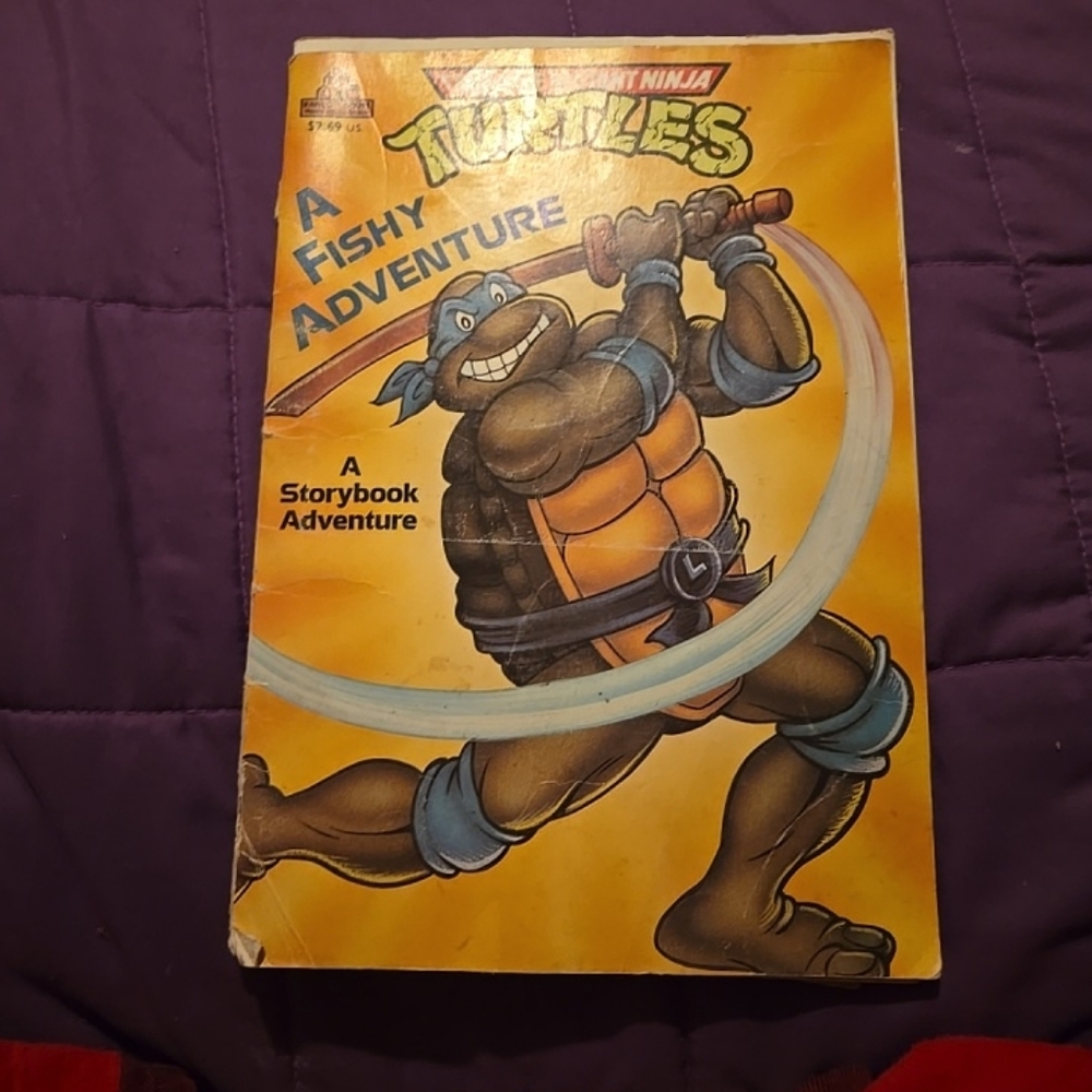 Teenage Mutant Ninja Turtles  - A Fishy Adventure BOOKS COMES OFD THE COVER 1990